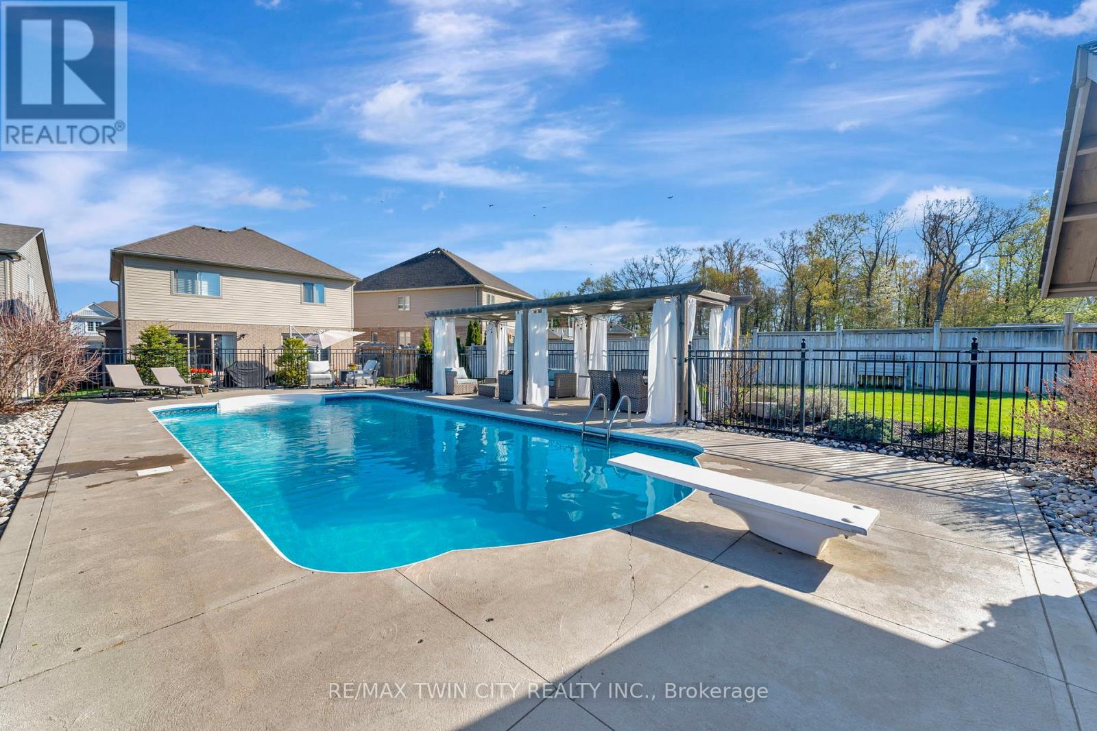 Property at 128 ROBERT SIMONE WAY image 1