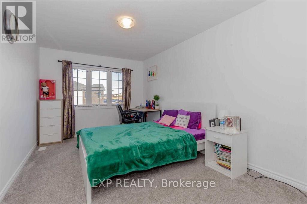 77 Woodedge Circle, Kitchener, Ontario  N2R 1R7 - Photo 23 - X12143316
