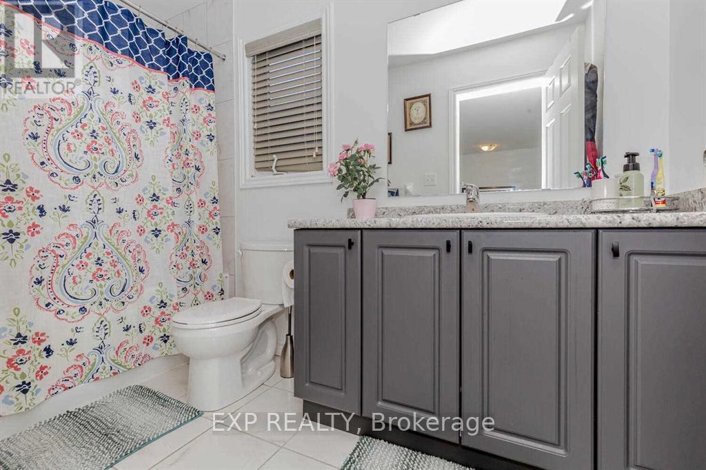 77 Woodedge Circle, Kitchener, Ontario  N2R 1R7 - Photo 24 - X12143316