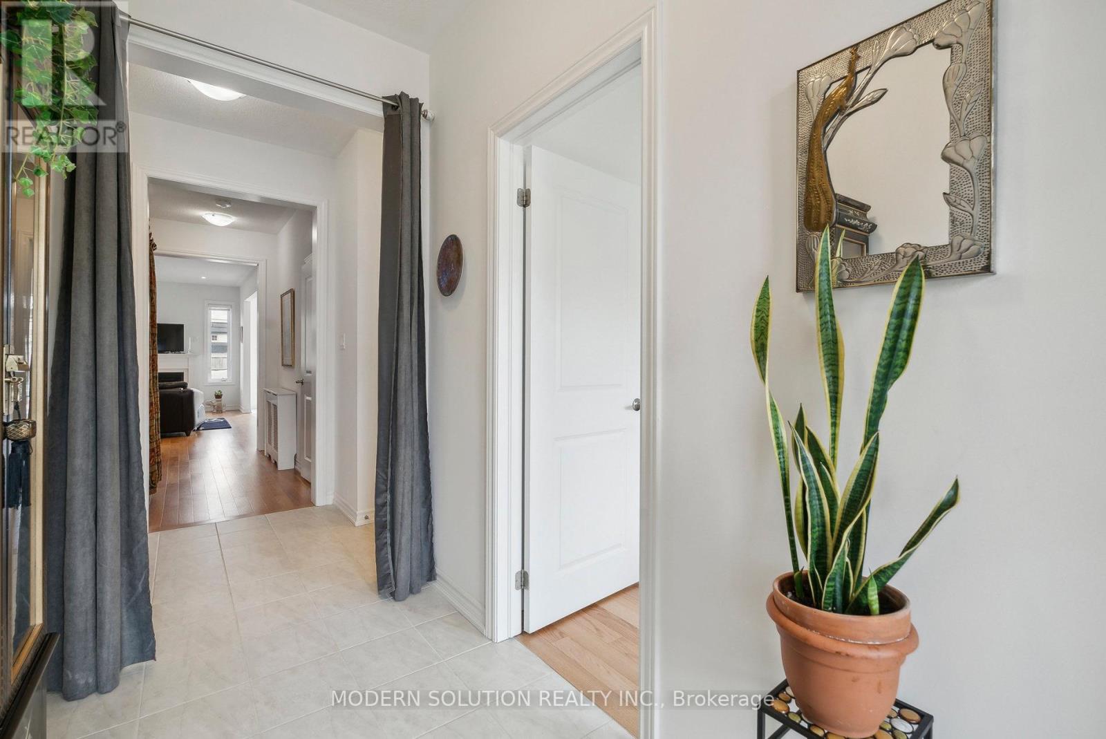 Property at 6 HENNESSEY CRESCENT image 4