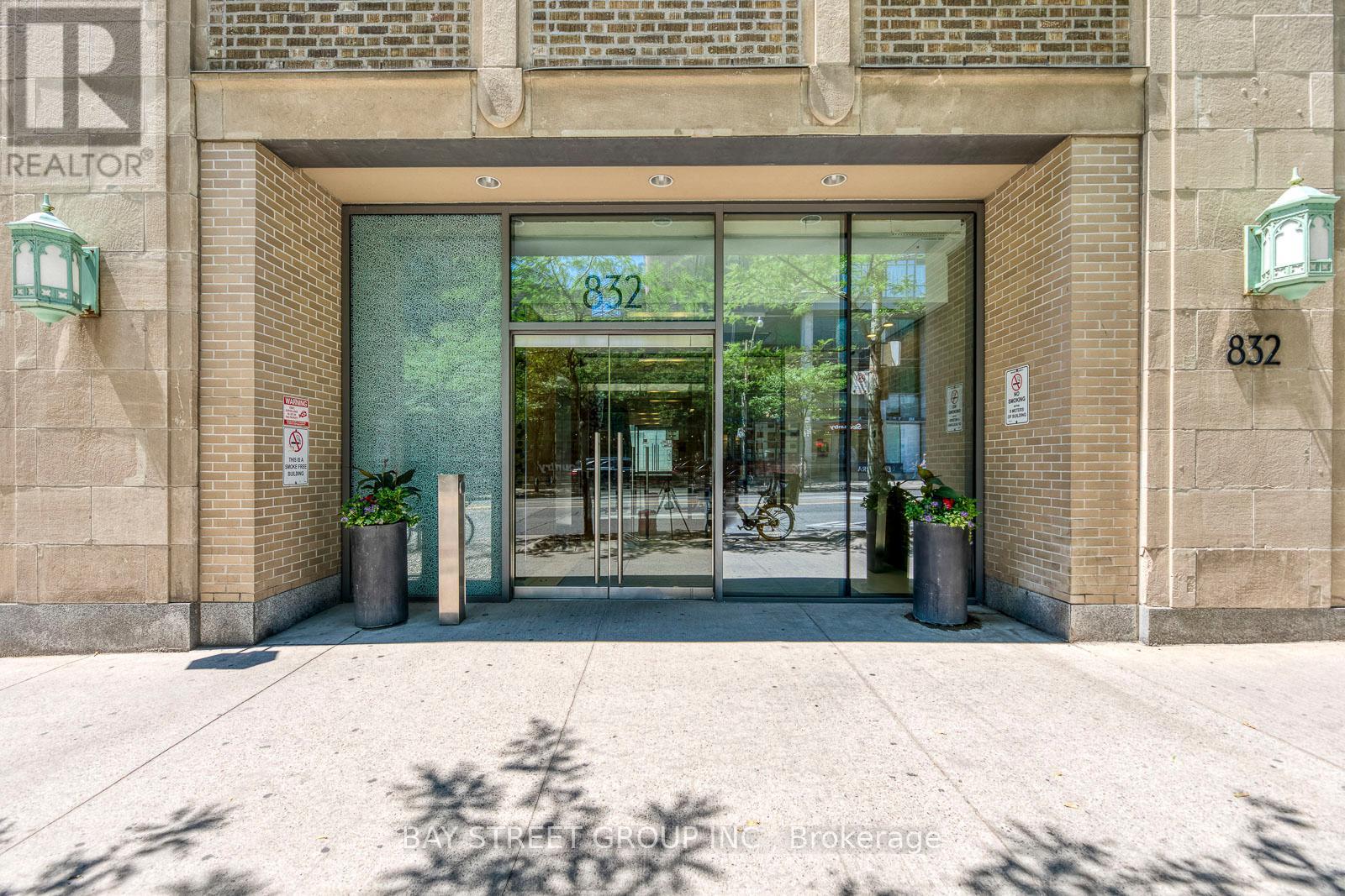 4804 - 832 Bay Street, Toronto (Bay Street Corridor), Ontario  M5S 1Z6 - Photo 3 - C12139037