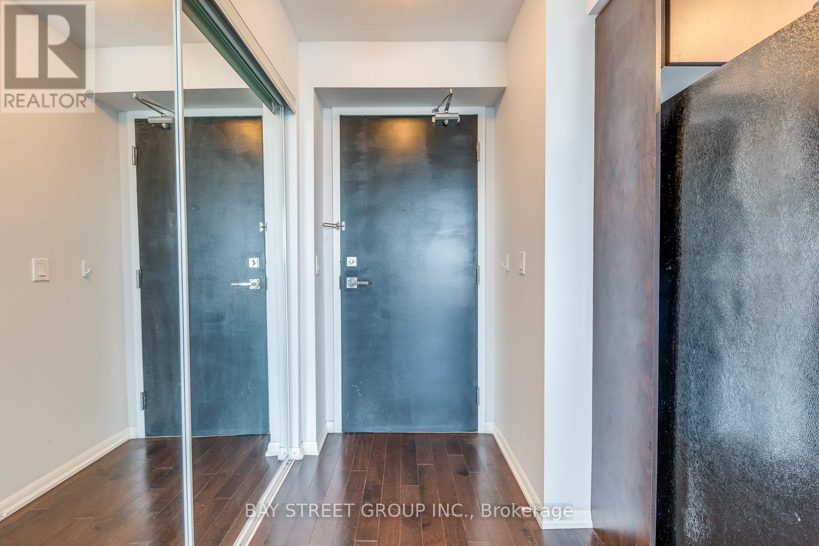 4804 - 832 Bay Street, Toronto (Bay Street Corridor), Ontario  M5S 1Z6 - Photo 5 - C12139037