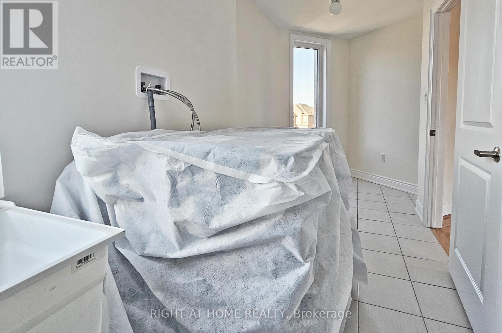 99 Tennant Circle, Vaughan (Vellore Village), Ontario  L4H 5L4 - Photo 23 - N12137654