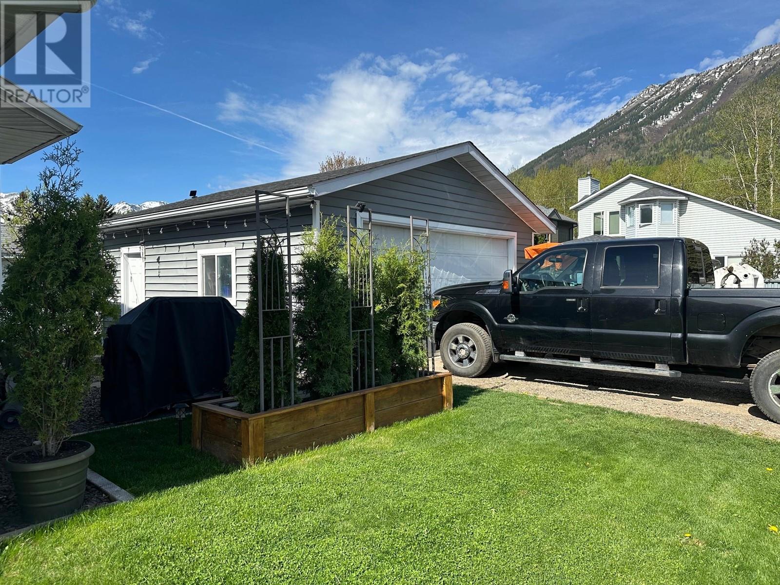 1291 11th Avenue, Fernie, British Columbia  V0B 1M0 - Photo 5 - 10347171