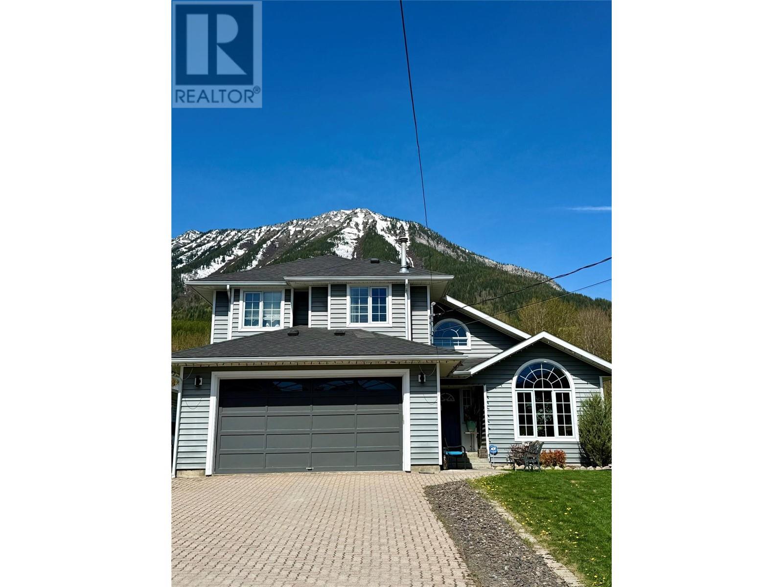 1291 11th Avenue, Fernie, British Columbia  V0B 1M0 - Photo 3 - 10347171