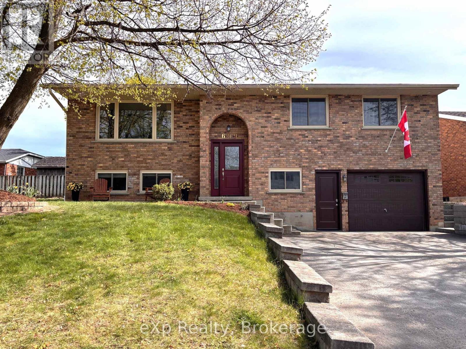699 16TH STREET, Hanover, Ontario
