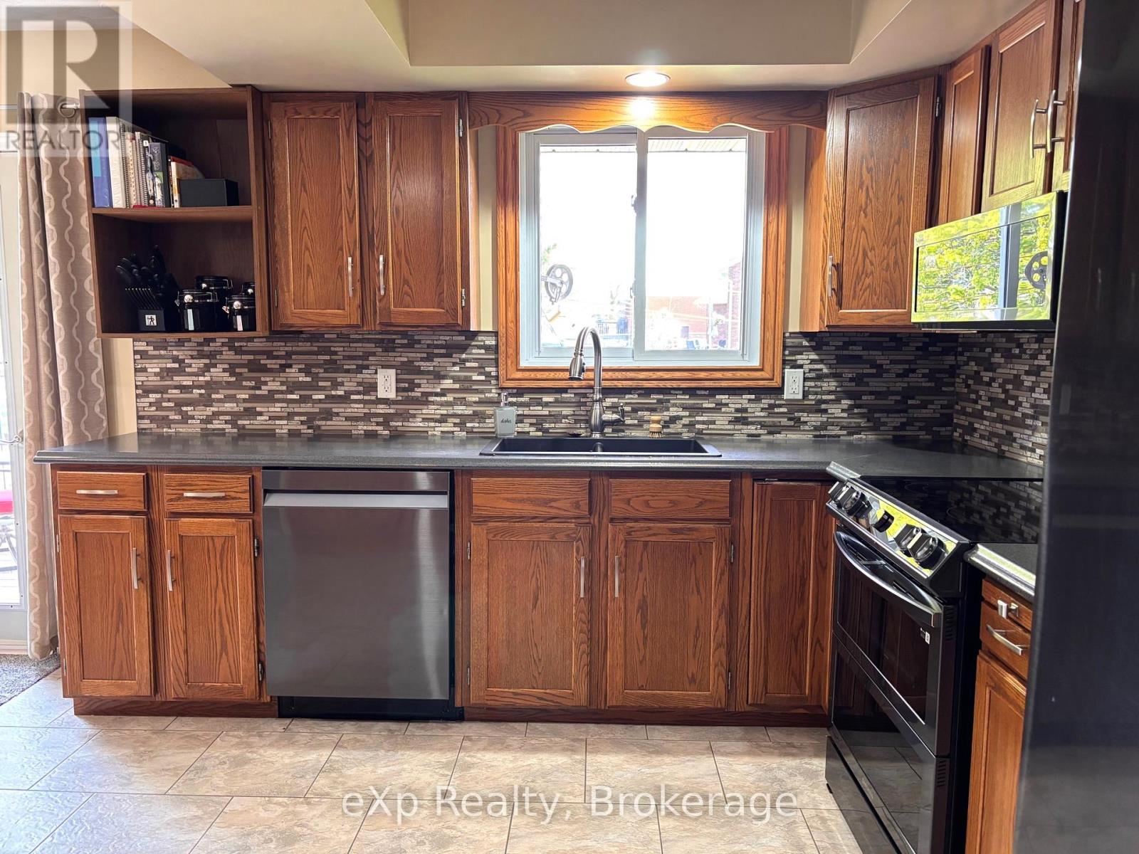699 16th Street, Hanover, Ontario  N4N 3N2 - Photo 23 - X12143369