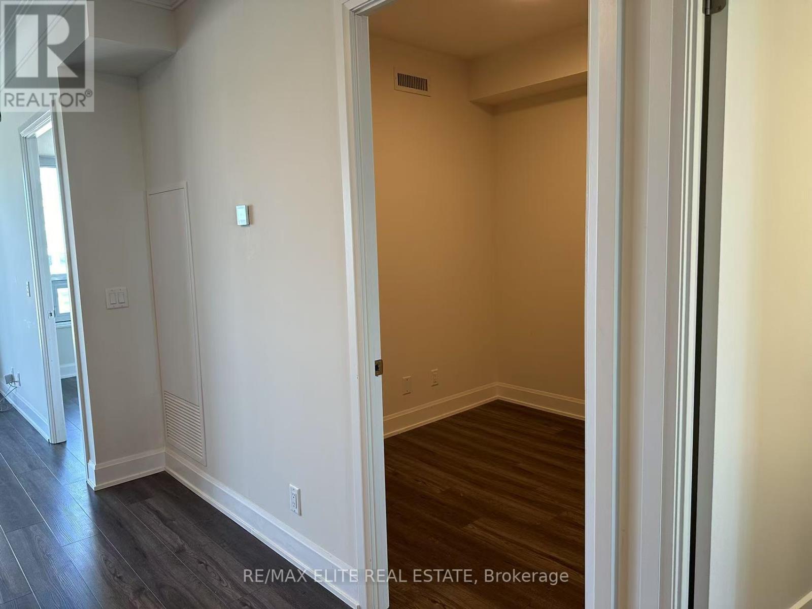 1108 - 8 Water Walk Drive, Markham, Ontario  L3R 6L4 - Photo 11 - N12143354