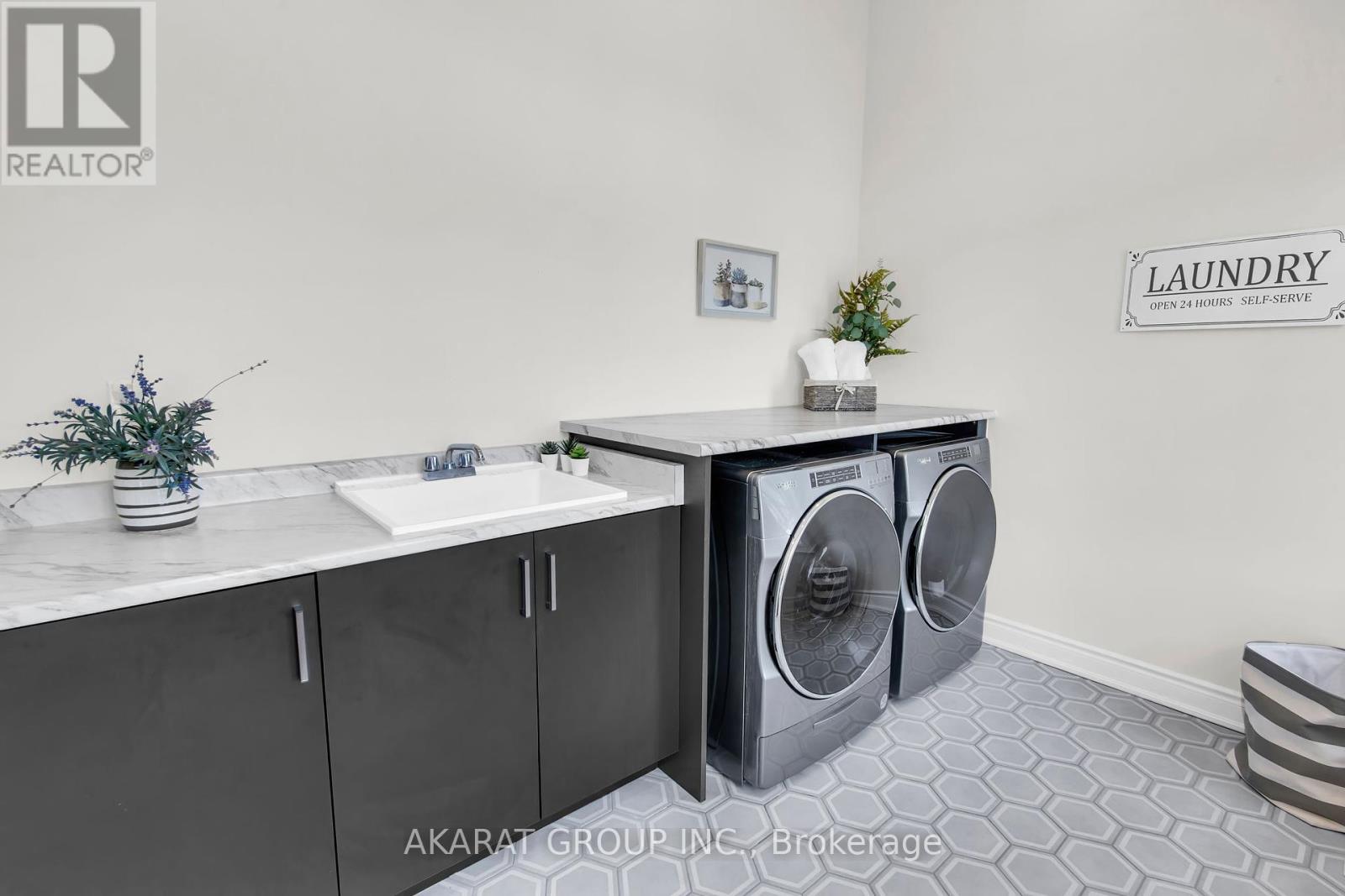 1164 Stag Hollow, Oakville, Ontario  L6M 5M4 - Photo 44 - W12143352