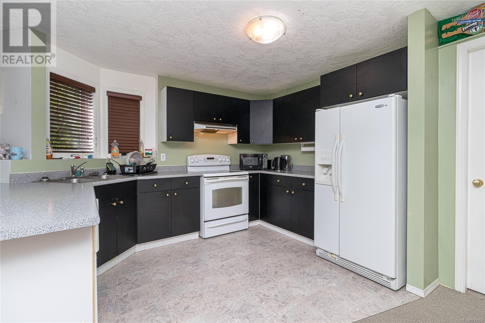 Property at 1211 Burnside Rd W image 2