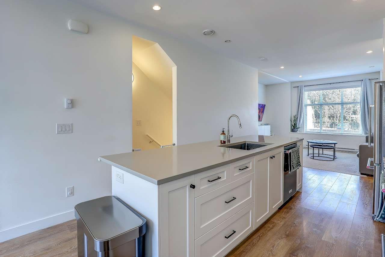 Property at 90 27735 ROUNDHOUSE DRIVE image 2