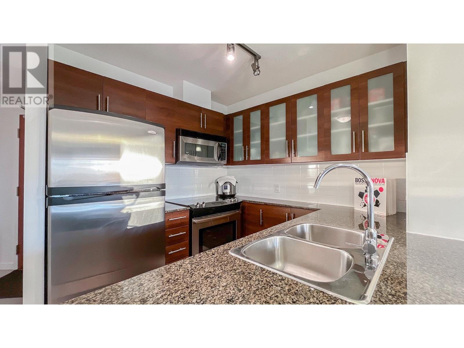 1208 833 Agnes Street, New Westminster, British Columbia  V3M 0B1 - Photo 3 - R2969793
