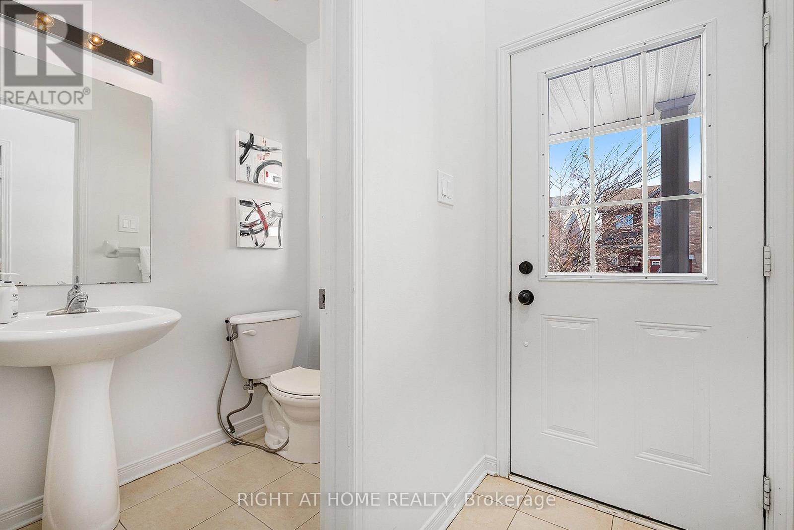 277 Macoun Circle, Ottawa, Ontario  K1T 0H9 - Photo 5 - X12143399