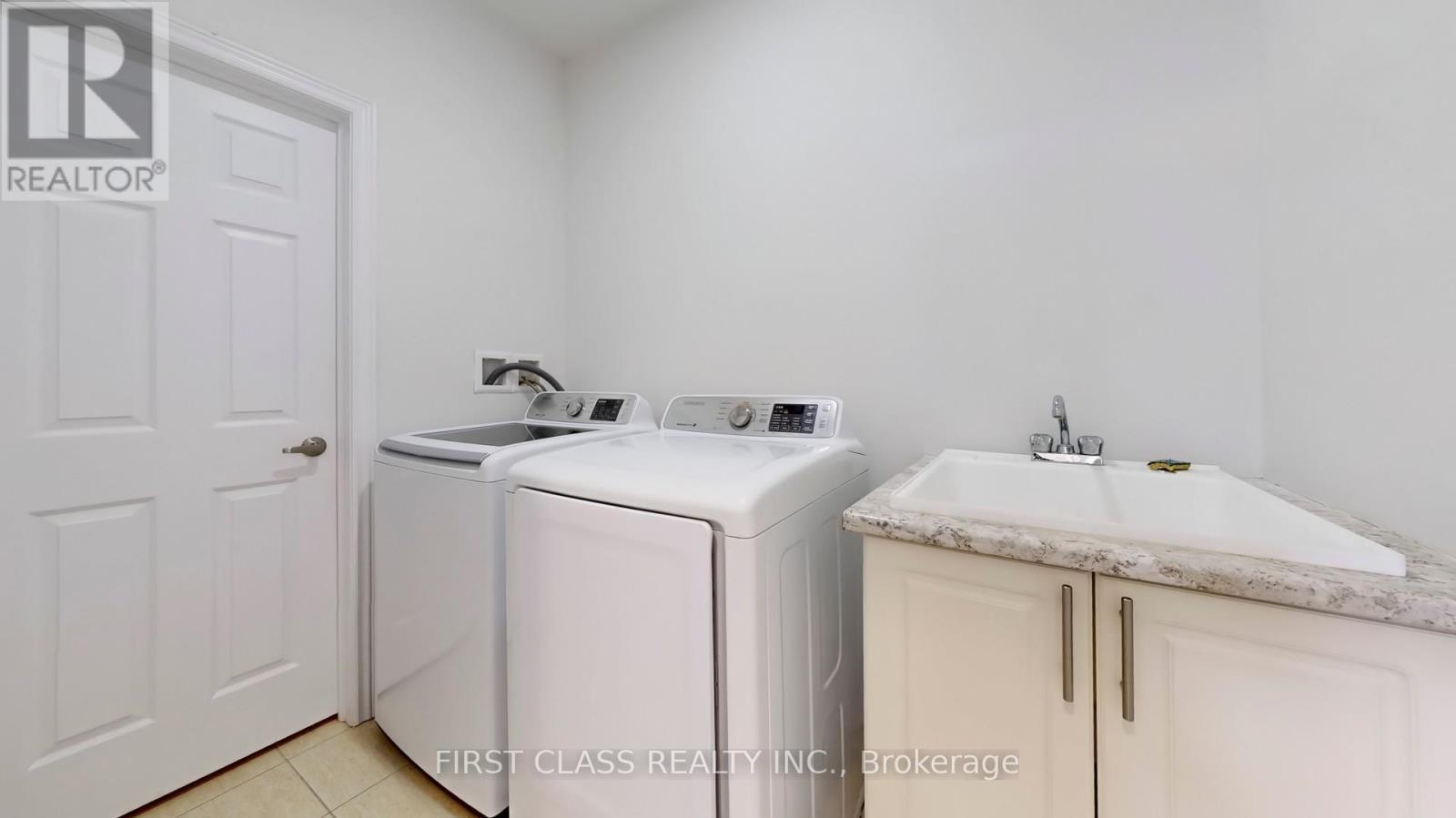 43 Eastgrove Square E, East Gwillimbury, Ontario  L9N 0R3 - Photo 17 - N12143386