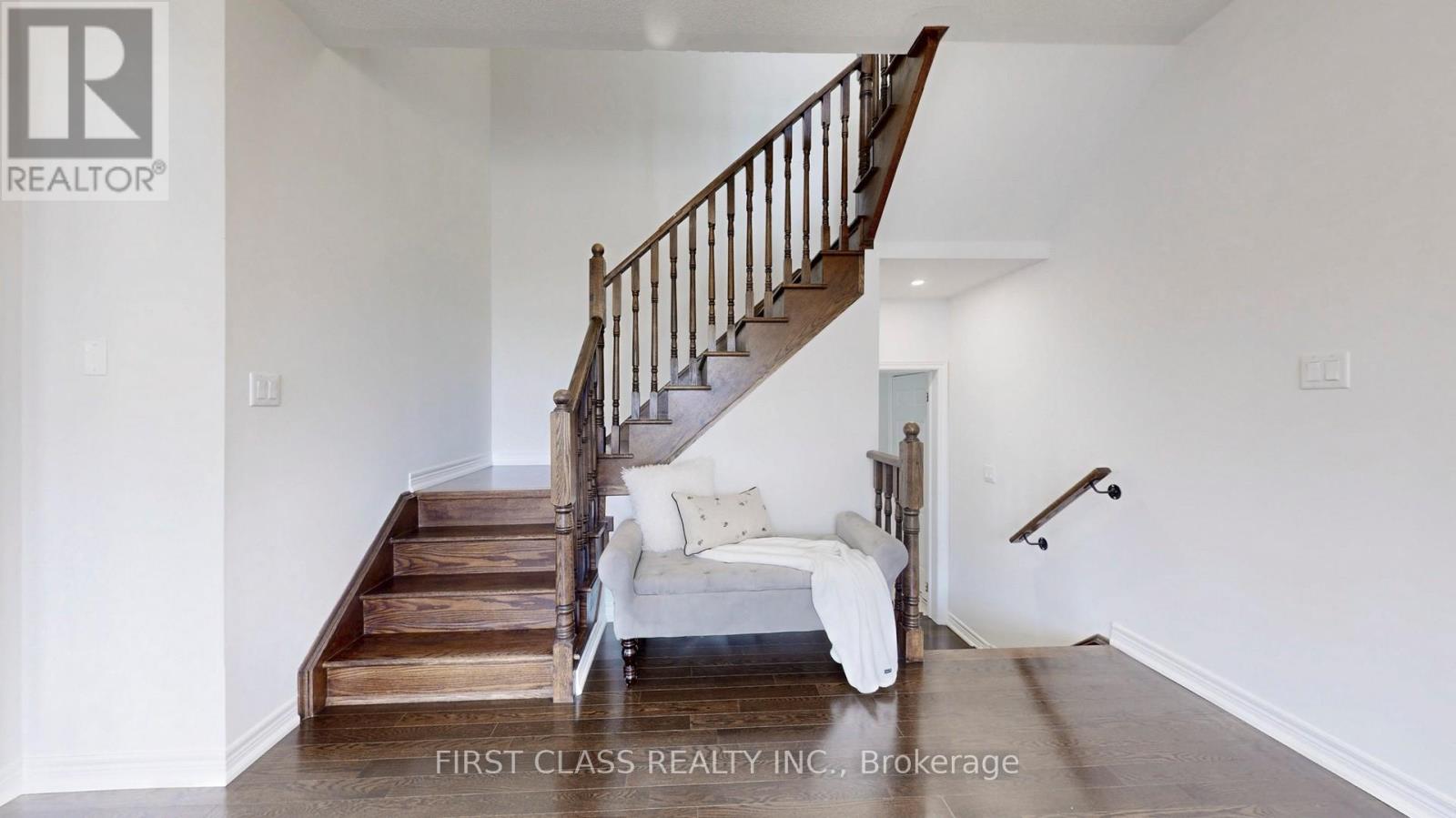 43 Eastgrove Square E, East Gwillimbury, Ontario  L9N 0R3 - Photo 19 - N12143386