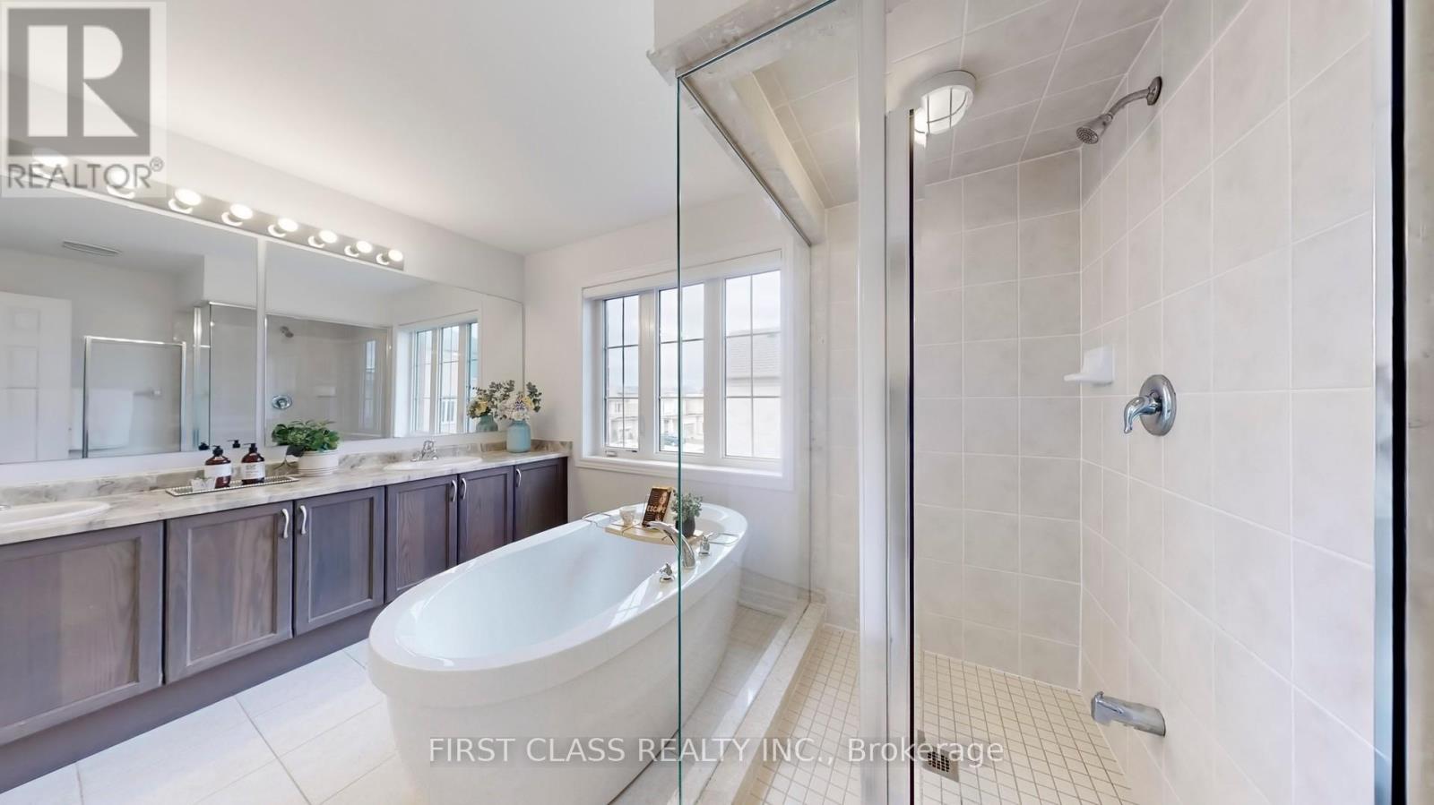 43 Eastgrove Square E, East Gwillimbury, Ontario  L9N 0R3 - Photo 27 - N12143386