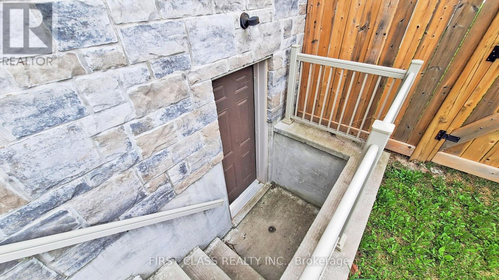 43 Eastgrove Square E, East Gwillimbury, Ontario  L9N 0R3 - Photo 38 - N12143386
