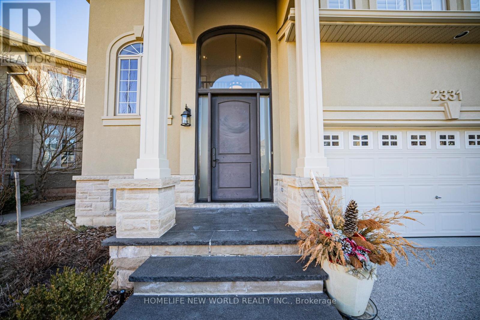 2331 Millstone Drive, Oakville, Ontario  L6M 0H1 - Photo 4 - W12143389
