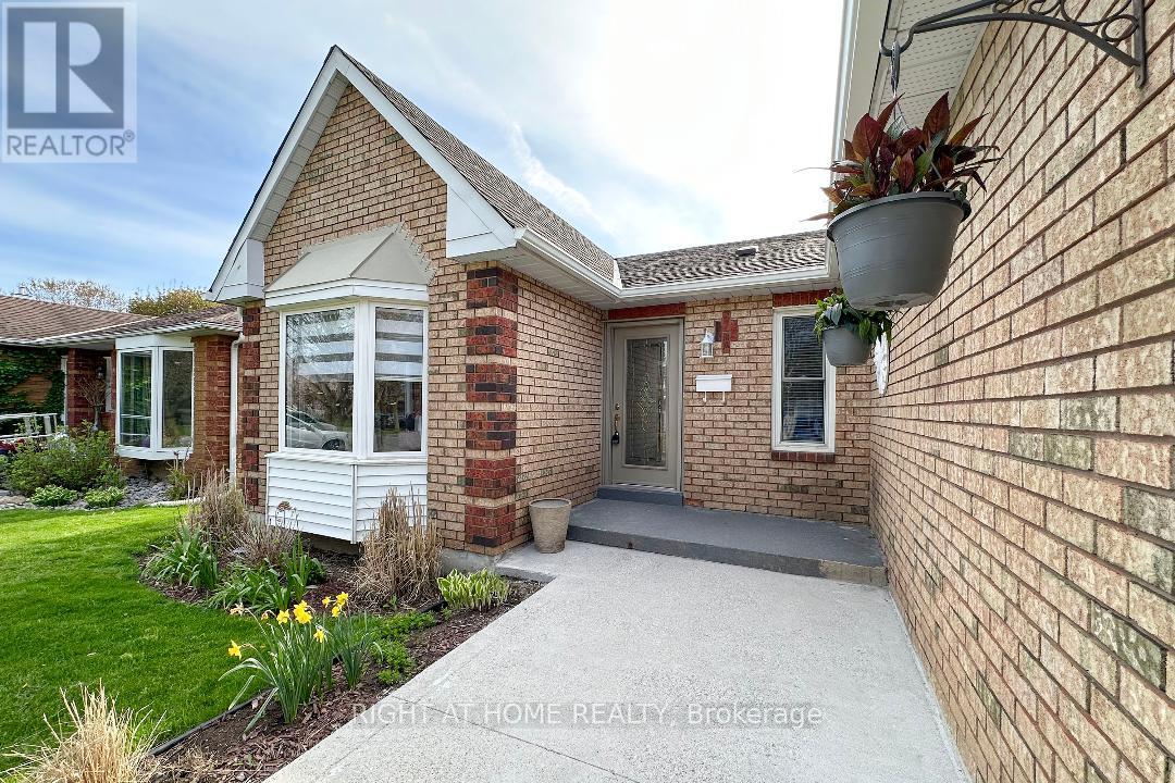 Property at 91 FOSTER CREEK DRIVE N image 3