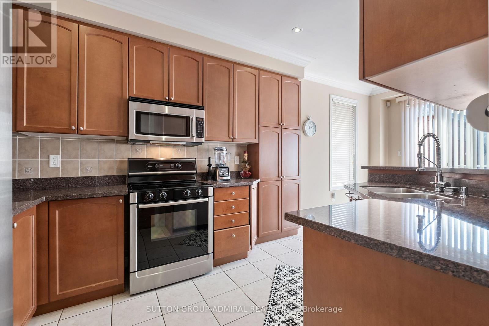 11 Thistle Avenue, Richmond Hill (Jefferson), Ontario  L4E 0B6 - Photo 4 - N12143418