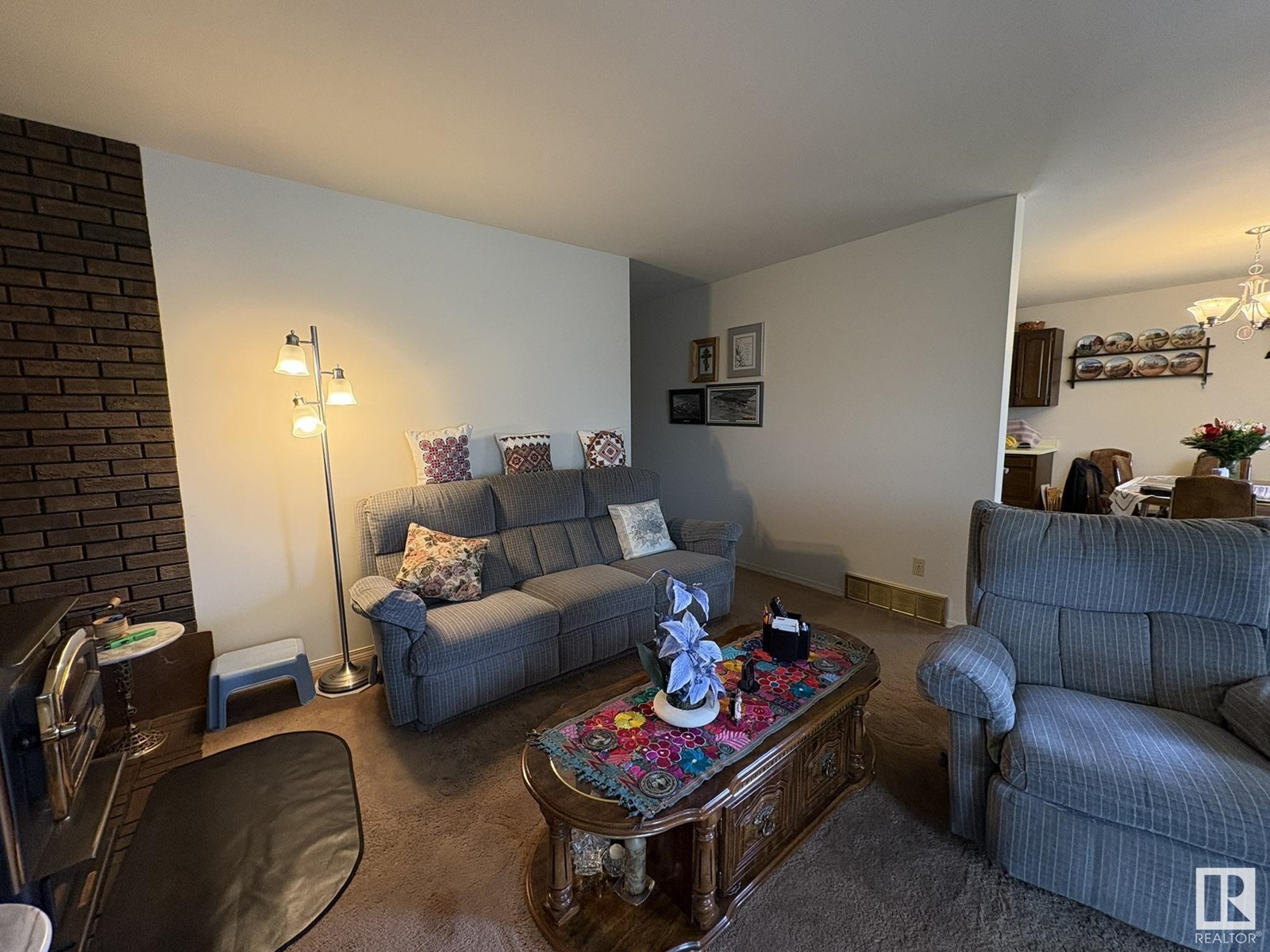Property at 5039 49 AV image 5