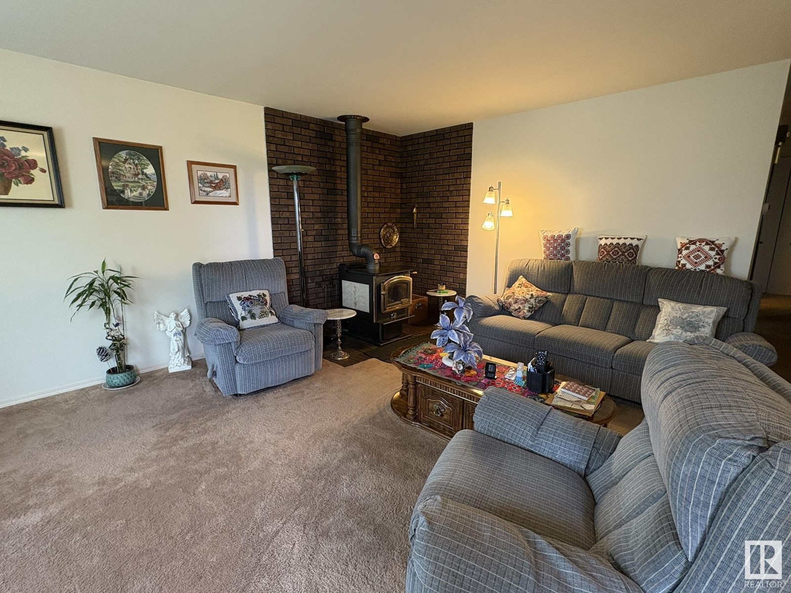 Property at 5039 49 AV image 1