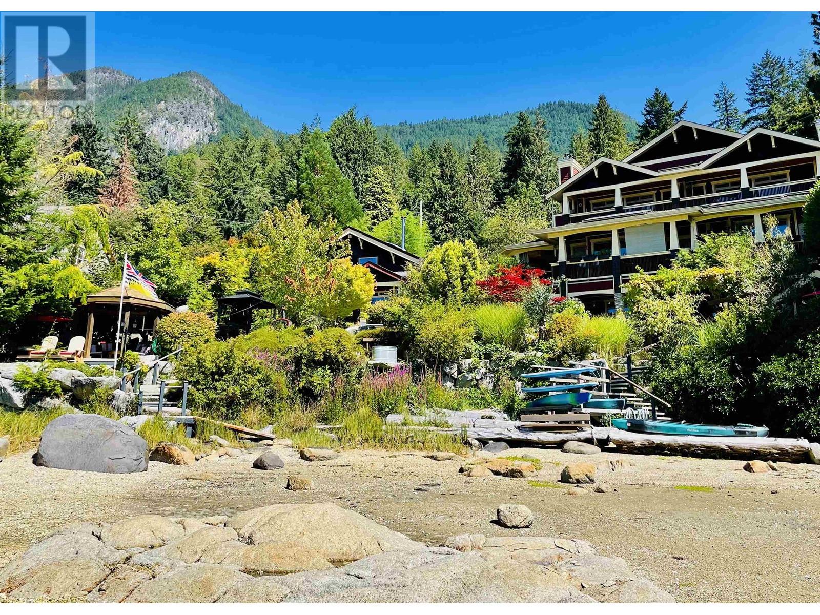 7545 Islets Place, Sechelt, British Columbia  V7Z 0C5 - Photo 1 - R2989920