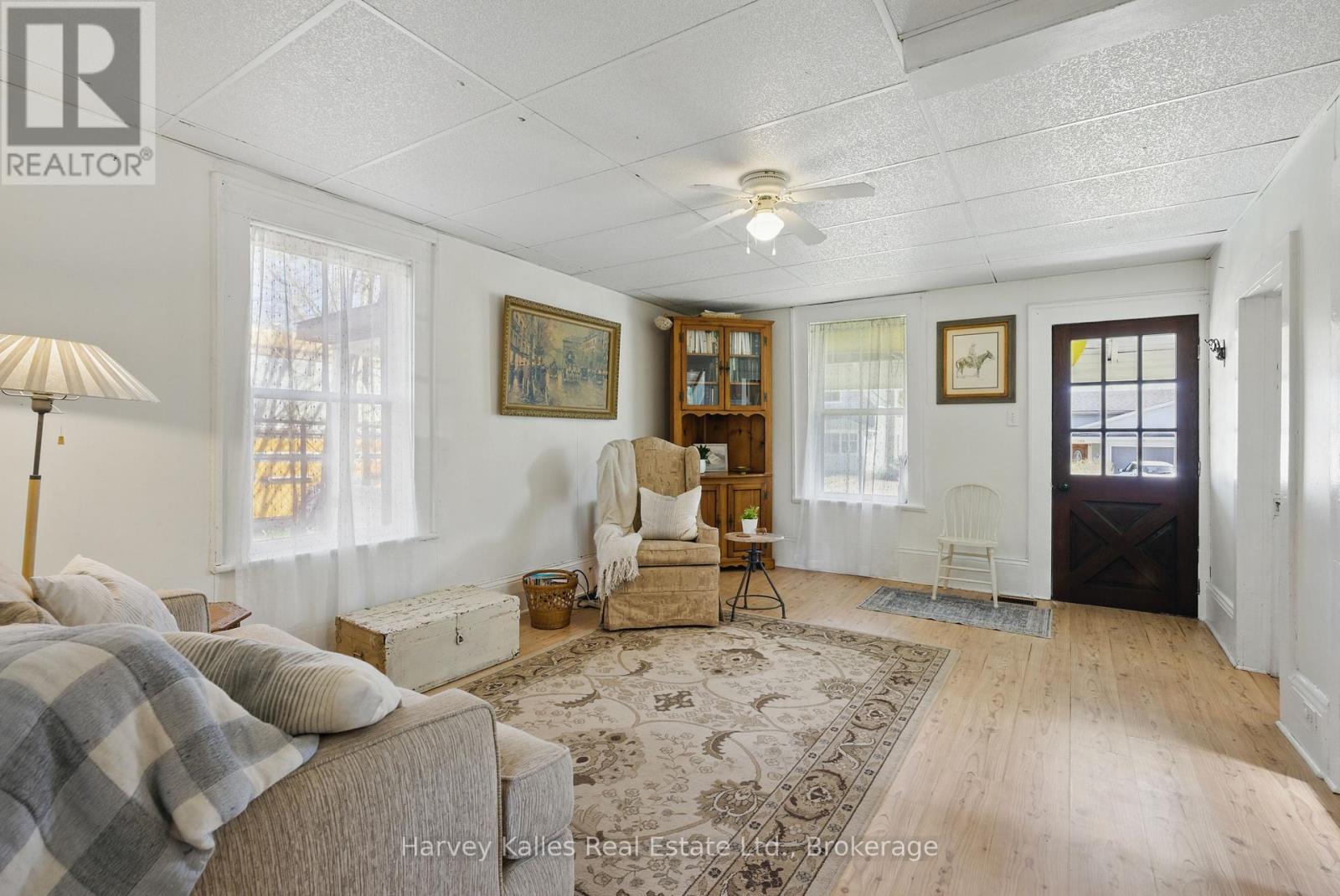 170 Nelson Street, Gravenhurst, Ontario  P1P 1K7 - Photo 7 - X12143476