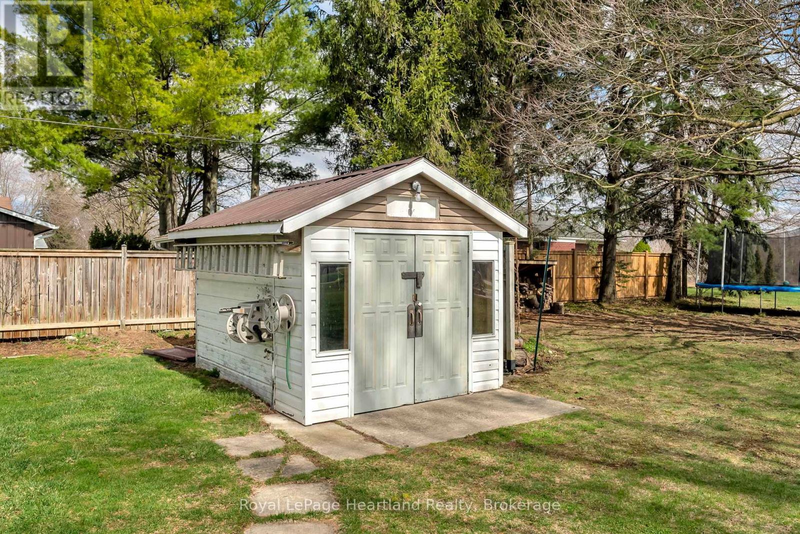 542 Angus Street, North Huron, Ontario  N0G 2W0 - Photo 34 - X12143491