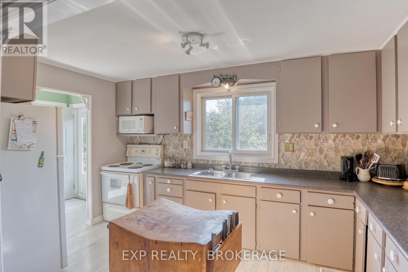 660 7th Line Road, Frontenac Islands (The Islands), Ontario  K0H 2Y0 - Photo 7 - X12143464
