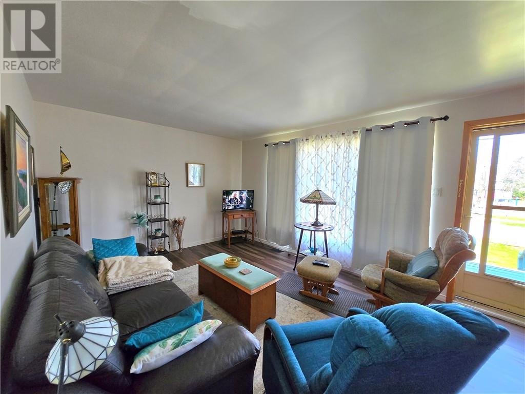 49 Meredith Street W, Little Current, Ontario  P0P 1K0 - Photo 4 - 2122134