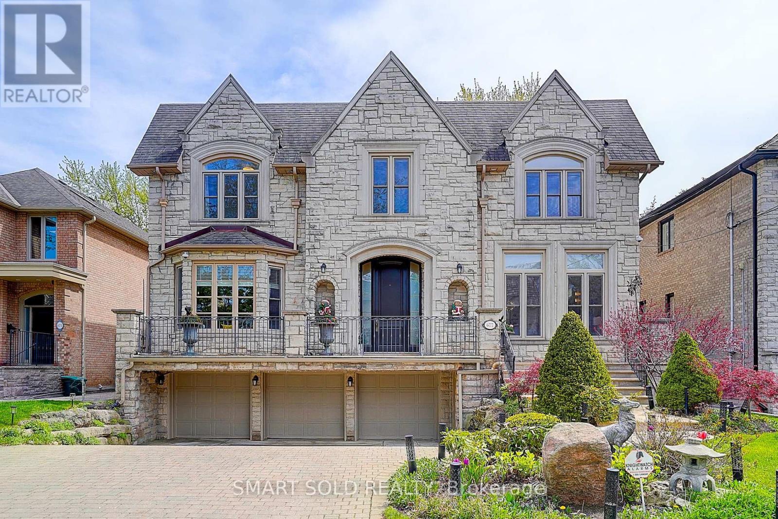 677 WOBURN AVENUE, Toronto, Ontario