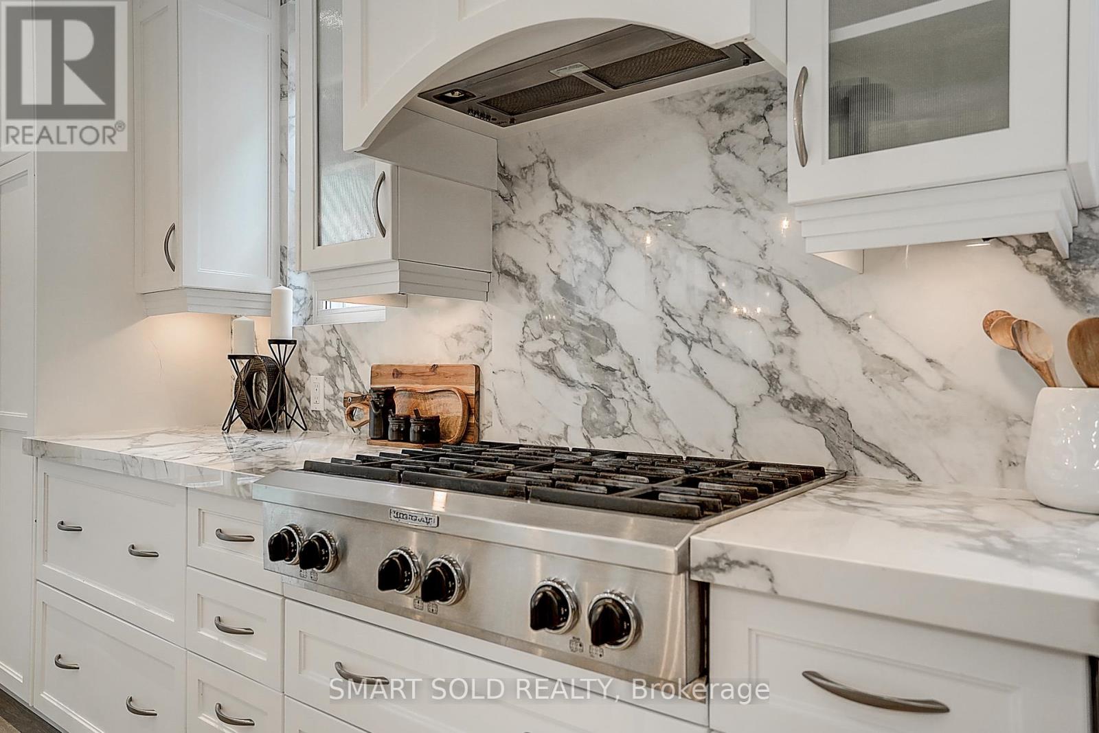 677 Woburn Avenue, Toronto, Ontario  M5M 1M2 - Photo 15 - C12143413