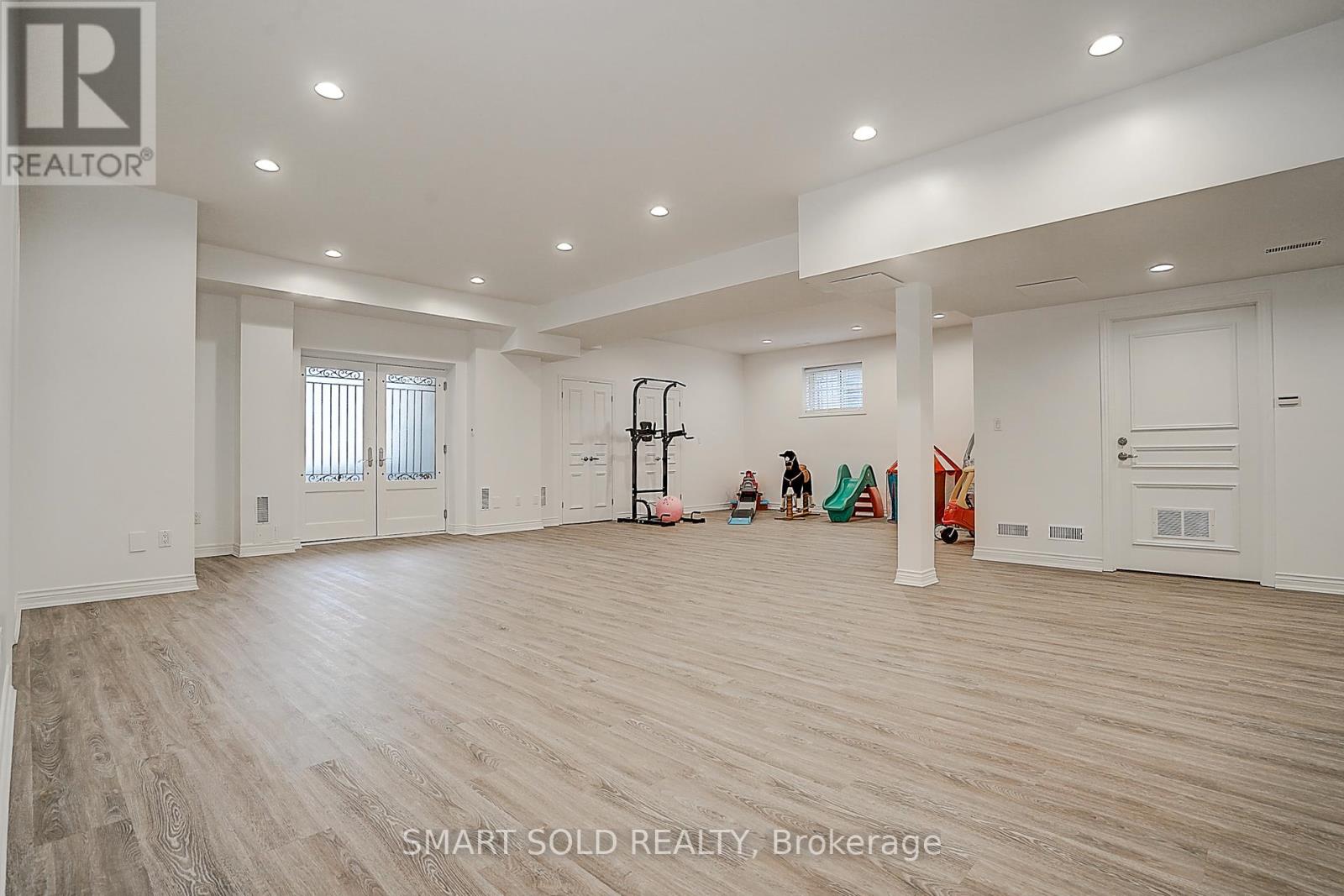 677 Woburn Avenue, Toronto, Ontario  M5M 1M2 - Photo 28 - C12143413