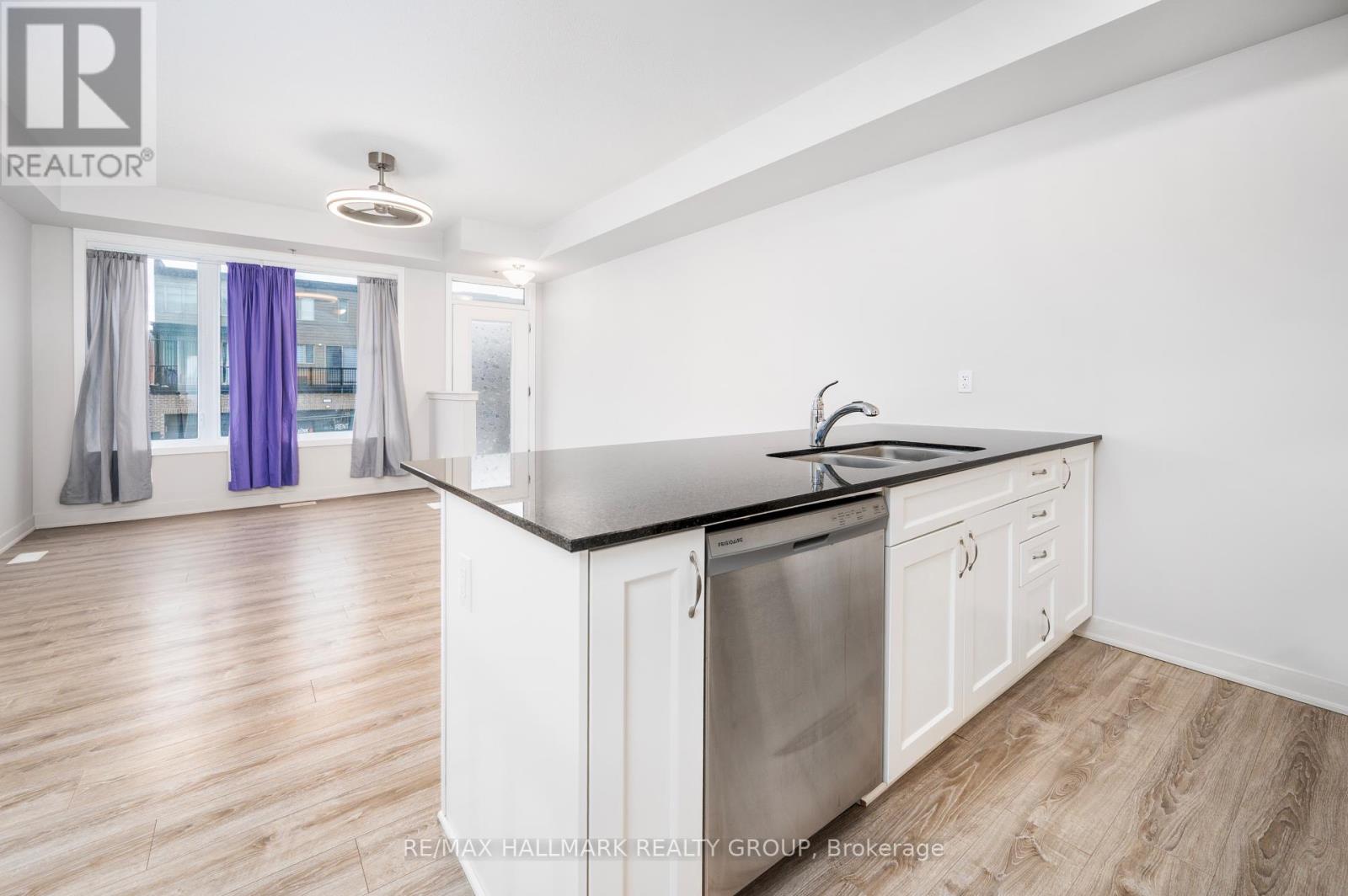 545 Ozawa Private, Ottawa, Ontario  K1K 4Z8 - Photo 8 - X12143429