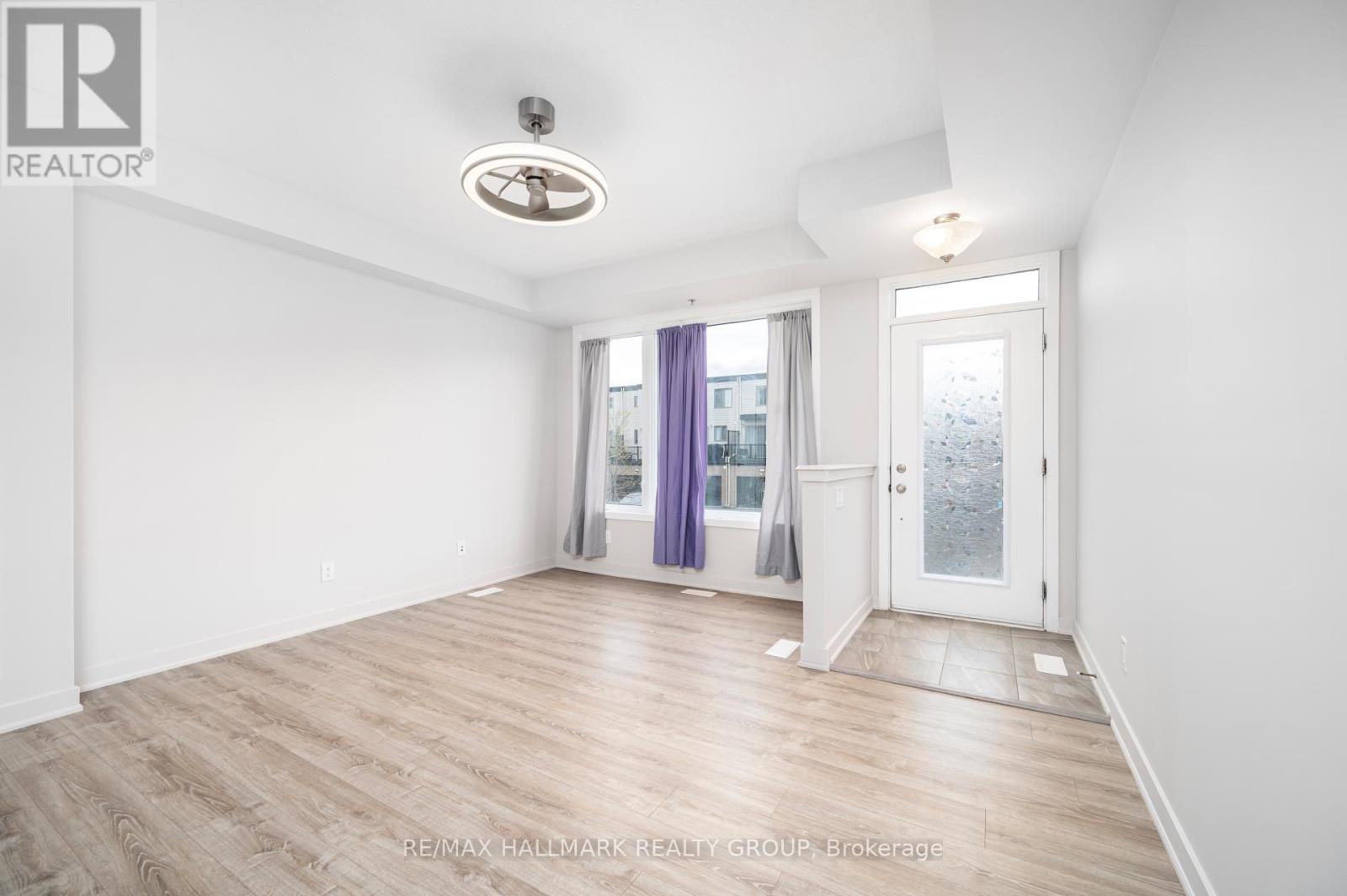 545 Ozawa Private, Ottawa, Ontario  K1K 4Z8 - Photo 5 - X12143429