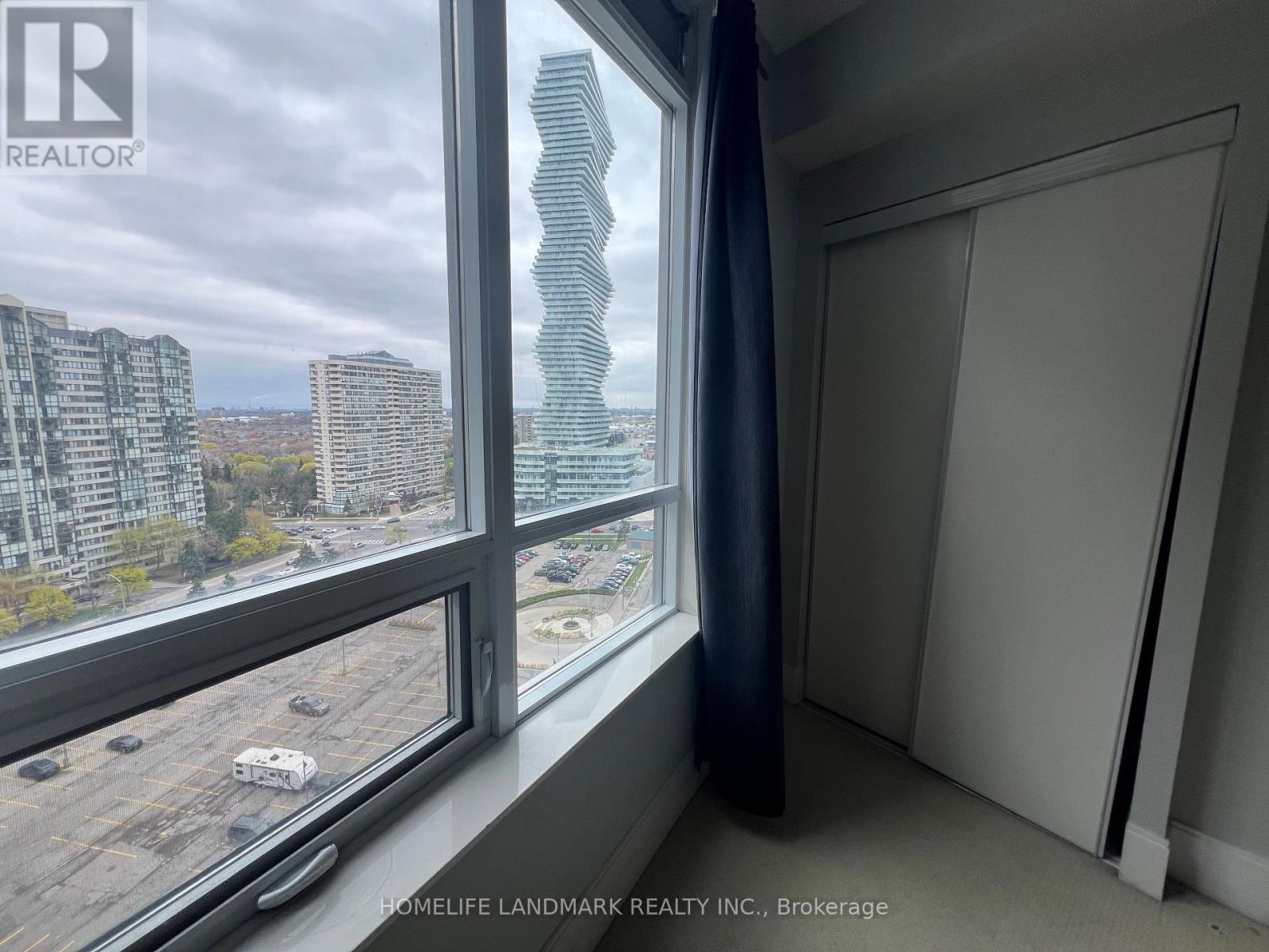 1610 - 330 Burnhamthorpe Road W, Mississauga, Ontario  L5B 0E1 - Photo 6 - W12143421