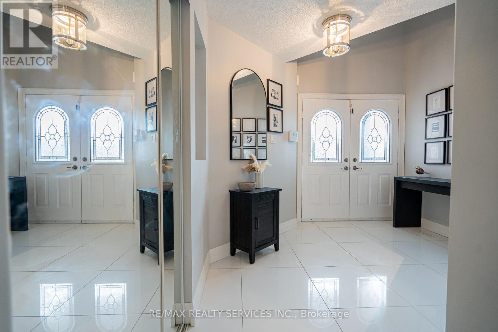 14016 Argyll Road, Halton Hills, Ontario  L7G 5T7 - Photo 5 - W12126378
