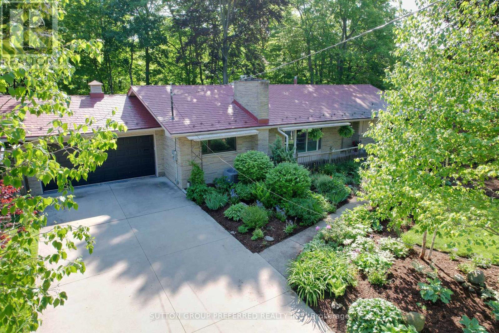 7 Metamora Crescent, London North, Ontario  N6G 1R2 - Photo 2 - X12143474