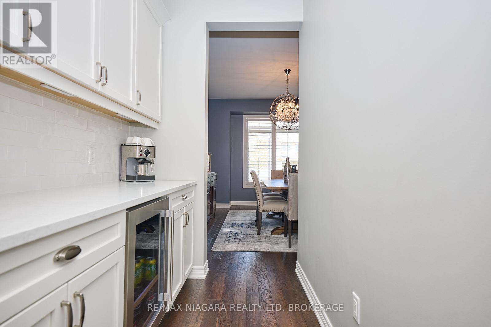 8886 Black Forest Crescent, Niagara Falls, Ontario  L2H 0M8 - Photo 11 - X12143501