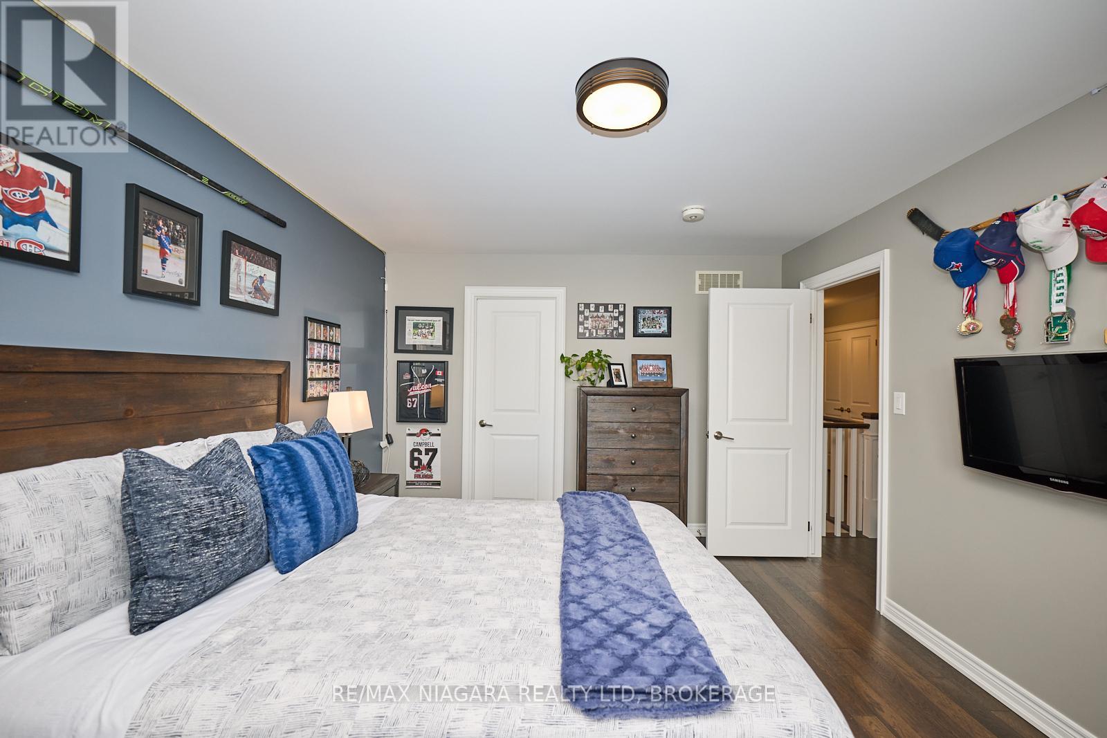 8886 Black Forest Crescent, Niagara Falls, Ontario  L2H 0M8 - Photo 27 - X12143501