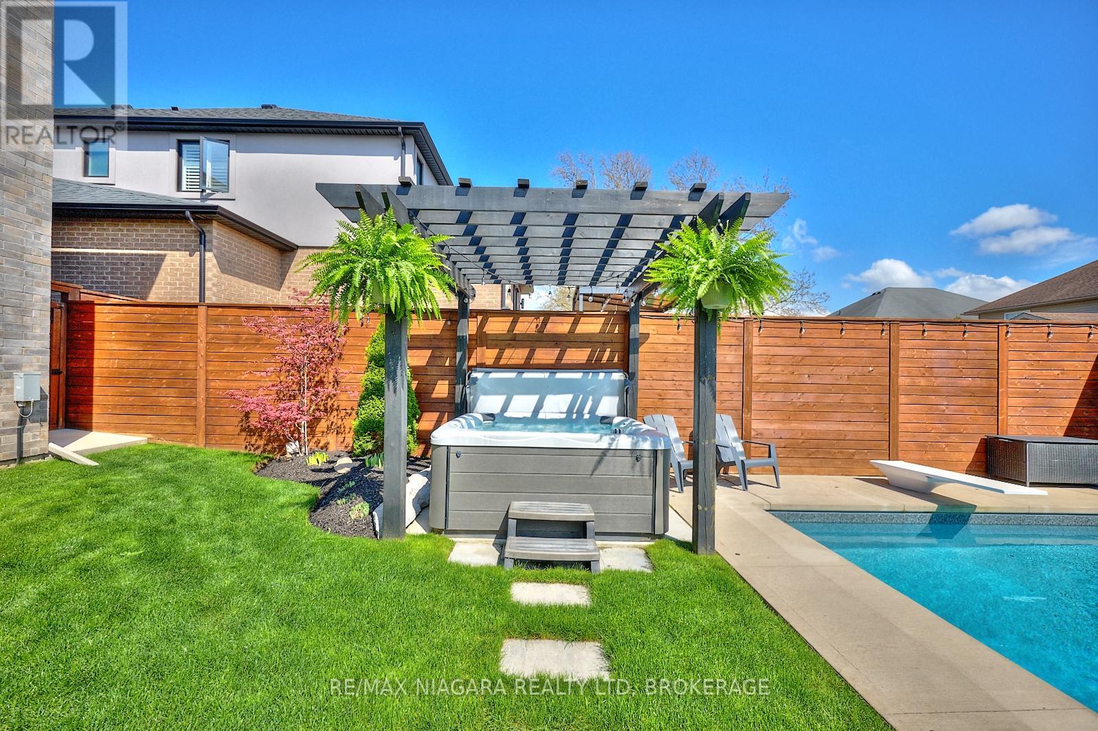 8886 Black Forest Crescent, Niagara Falls, Ontario  L2H 0M8 - Photo 33 - X12143501