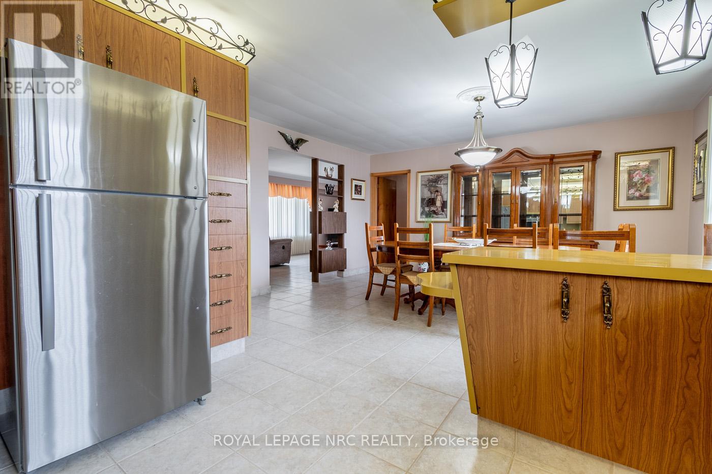 23 Eastdale Crescent, Welland, Ontario  L3B 1E6 - Photo 10 - X12143509