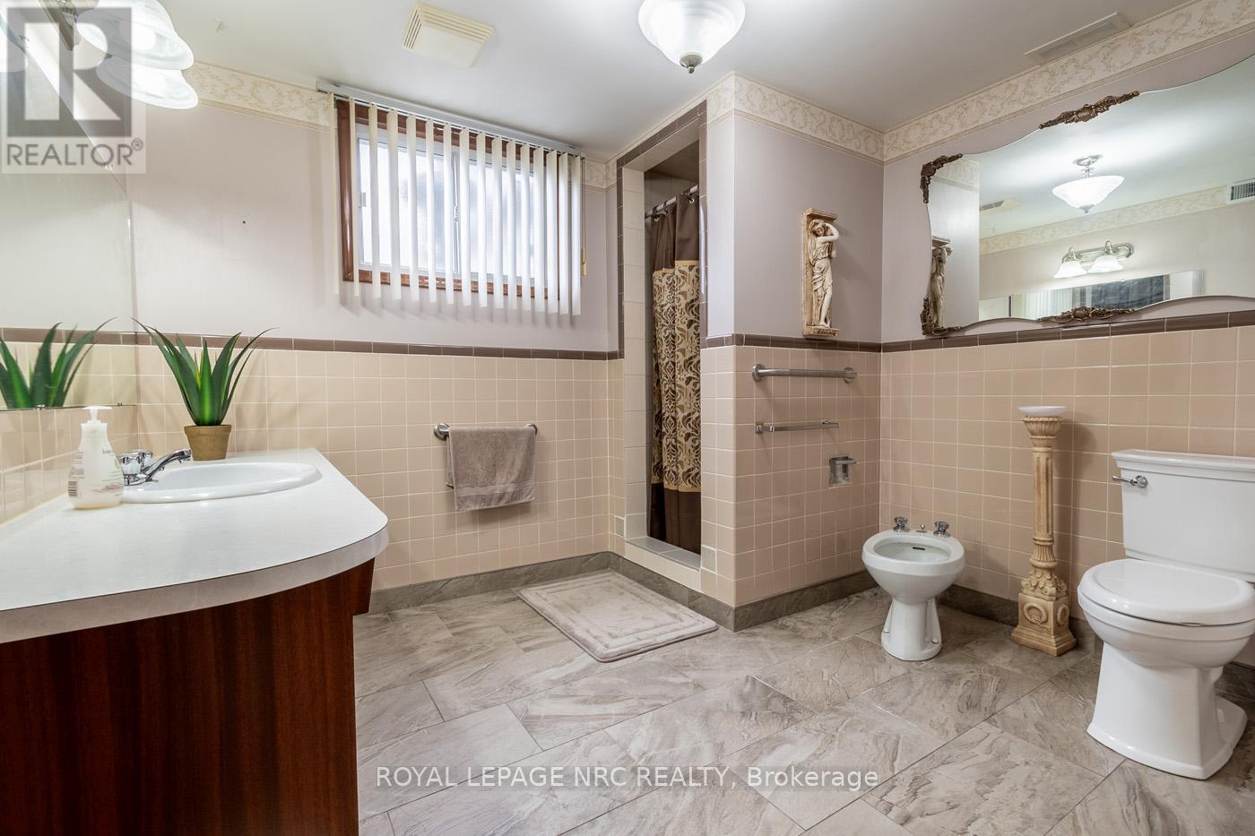 23 Eastdale Crescent, Welland, Ontario  L3B 1E6 - Photo 21 - X12143509