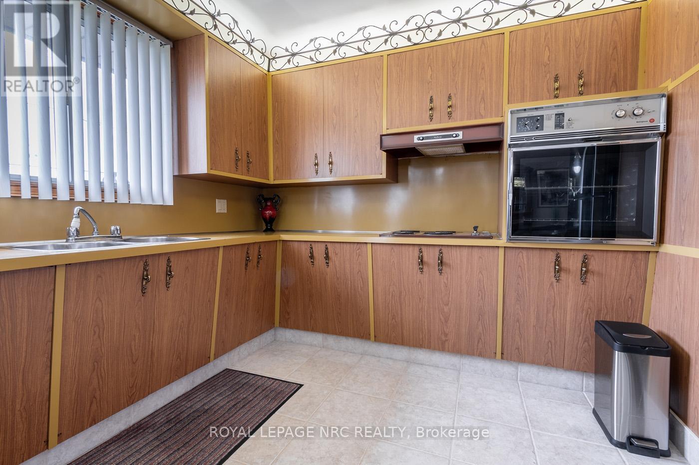 Property at 23 EASTDALE CRESCENT image 4