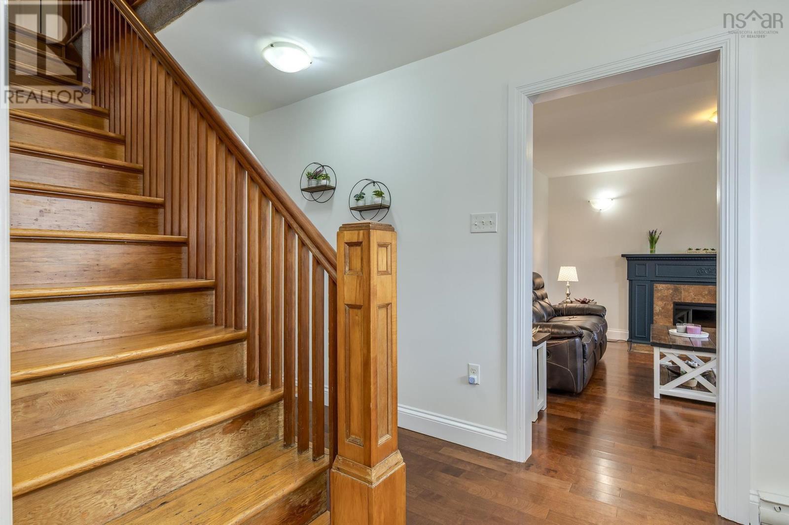 Property at 29 Punch Bowl Drive image 4