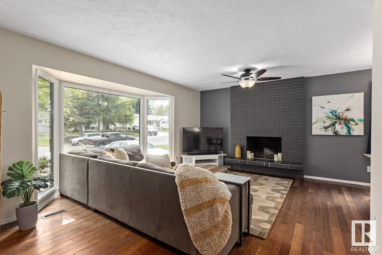 Property at 21 MARION DR image 3