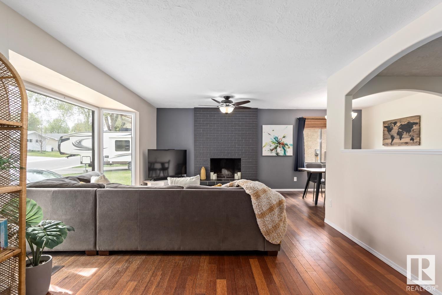 Property at 21 MARION DR image 4