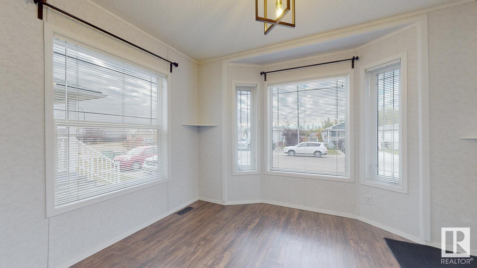 Property at 1 JUTLAND CR image 5
