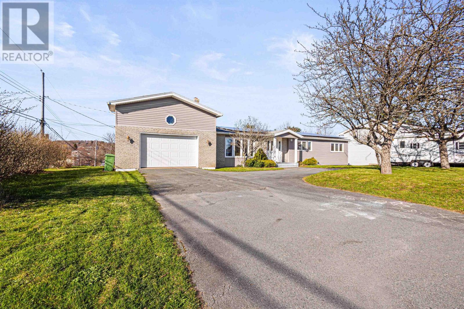 Property at 6 Hillside Court image 4